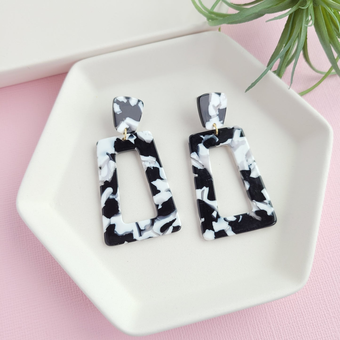 Avery Earrings- Black & White