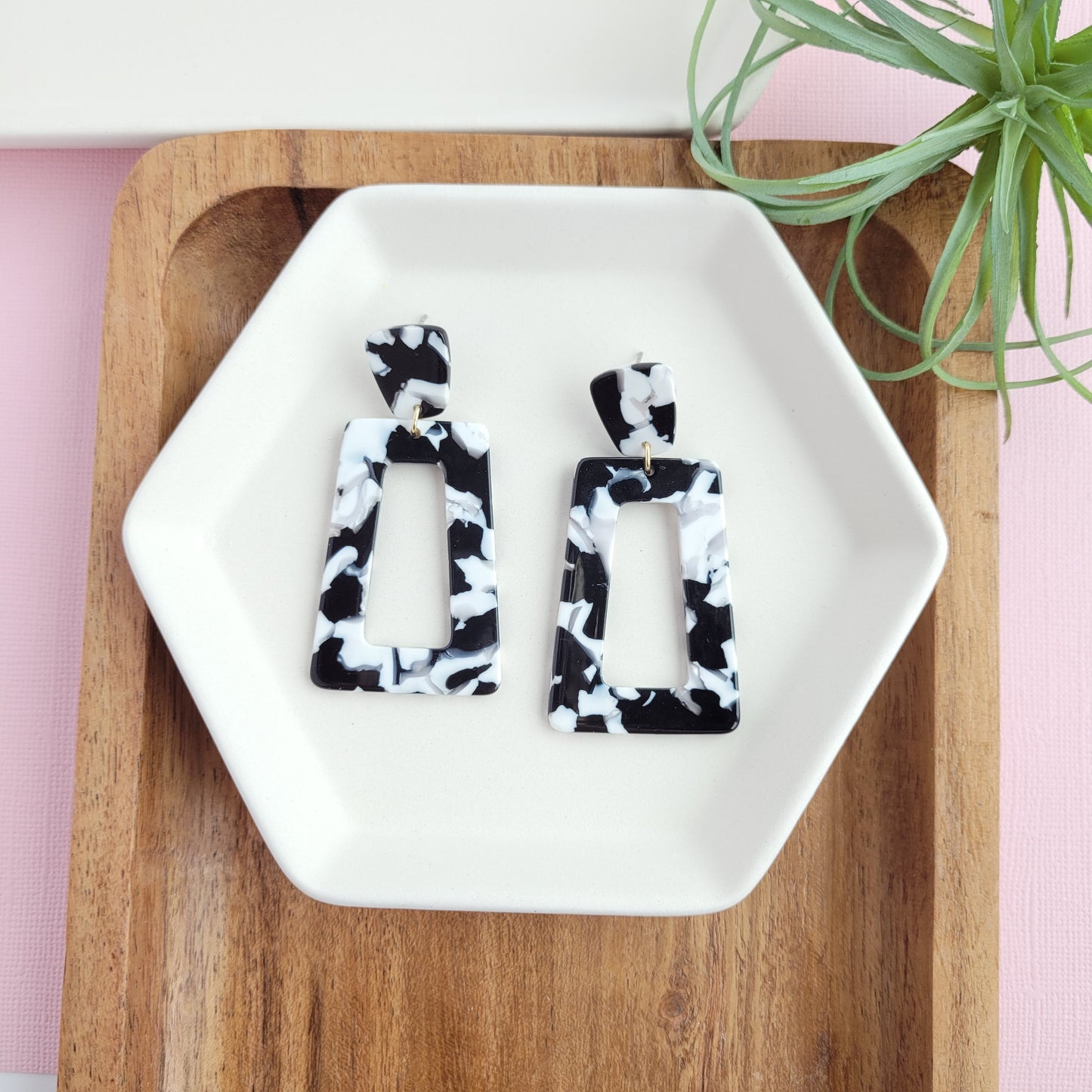 Avery Earrings- Black & White