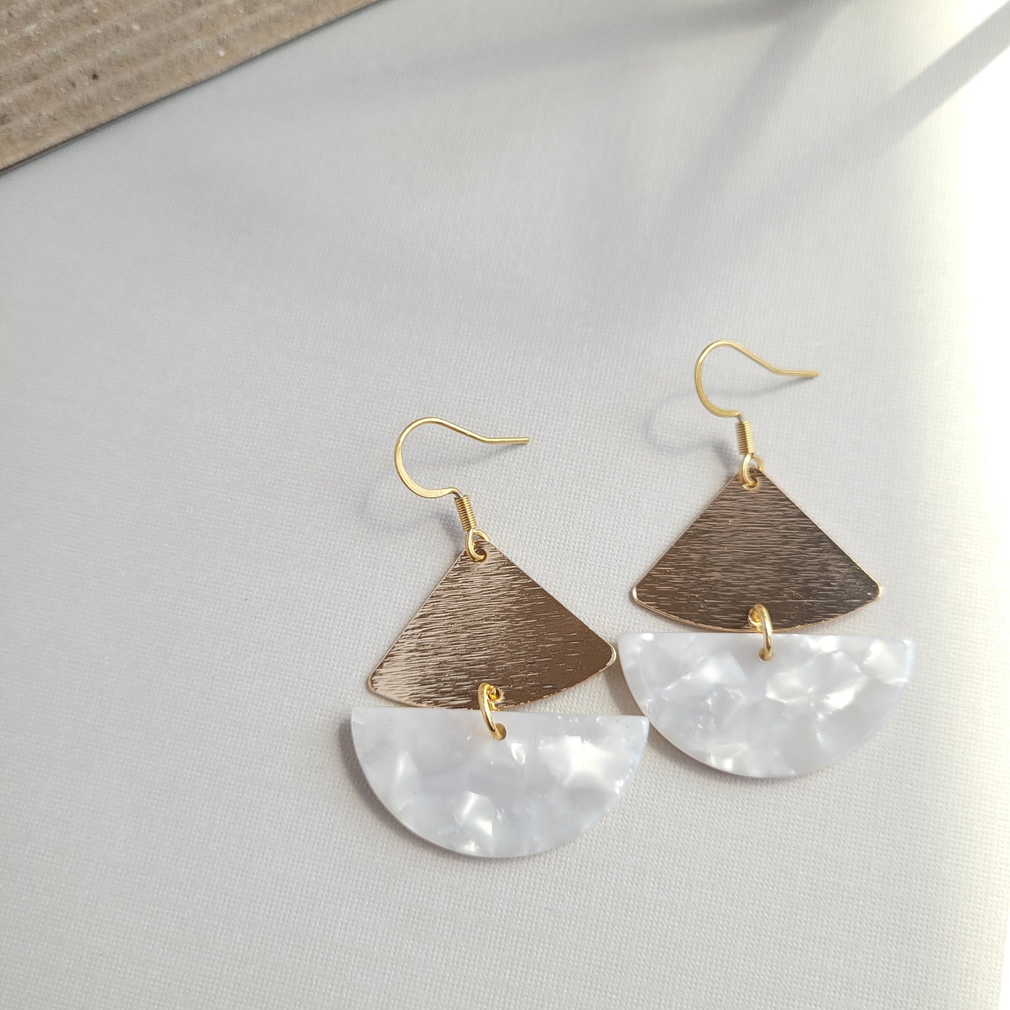 Ava Earrings - Pearl