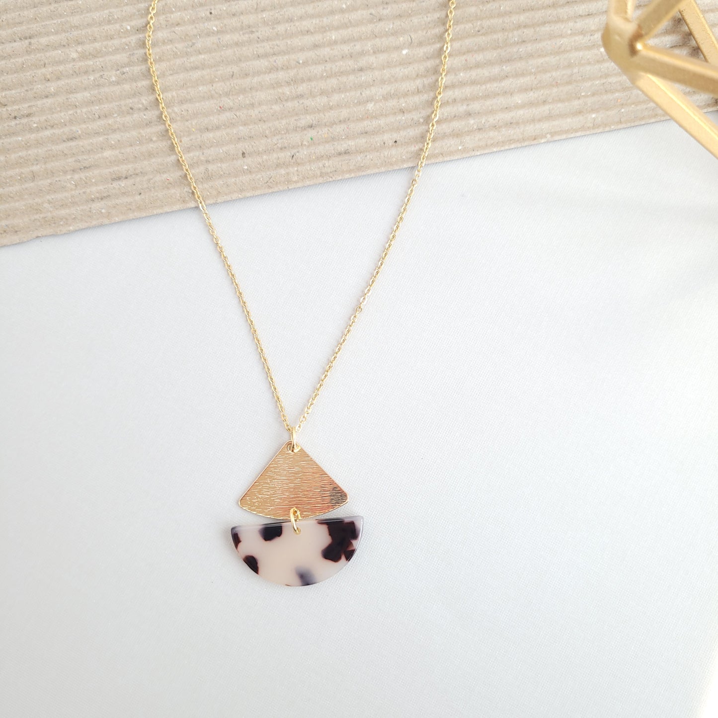 Ava Necklace - Blonde Tortoise