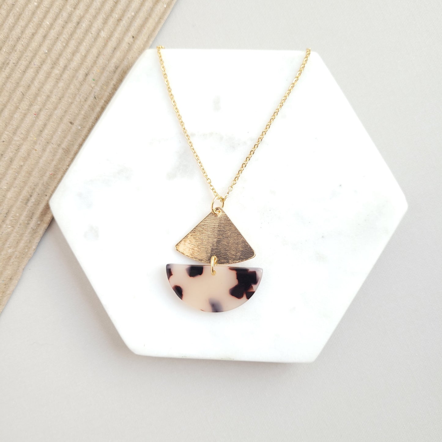 Ava Necklace - Blonde Tortoise