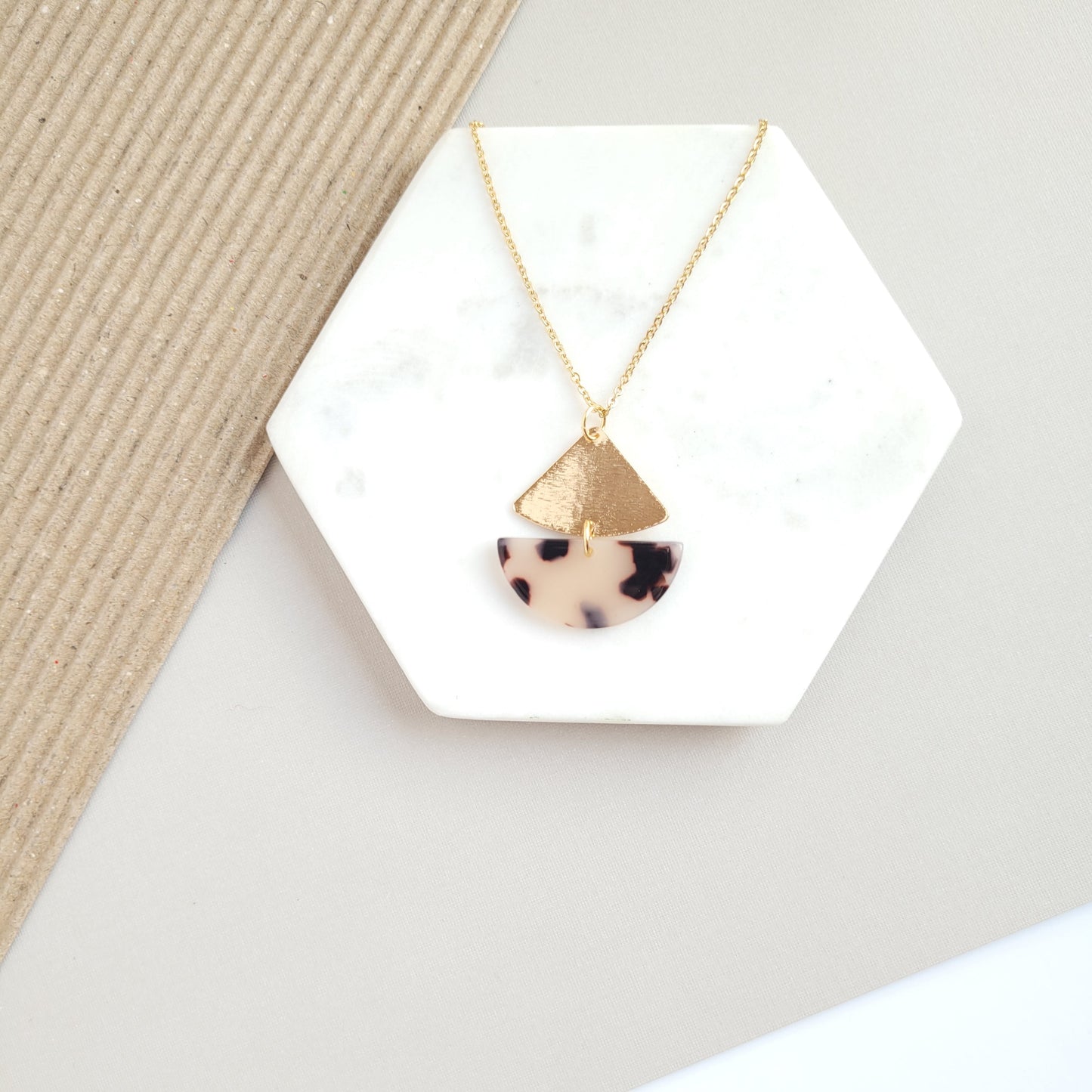 Ava Necklace - Blonde Tortoise