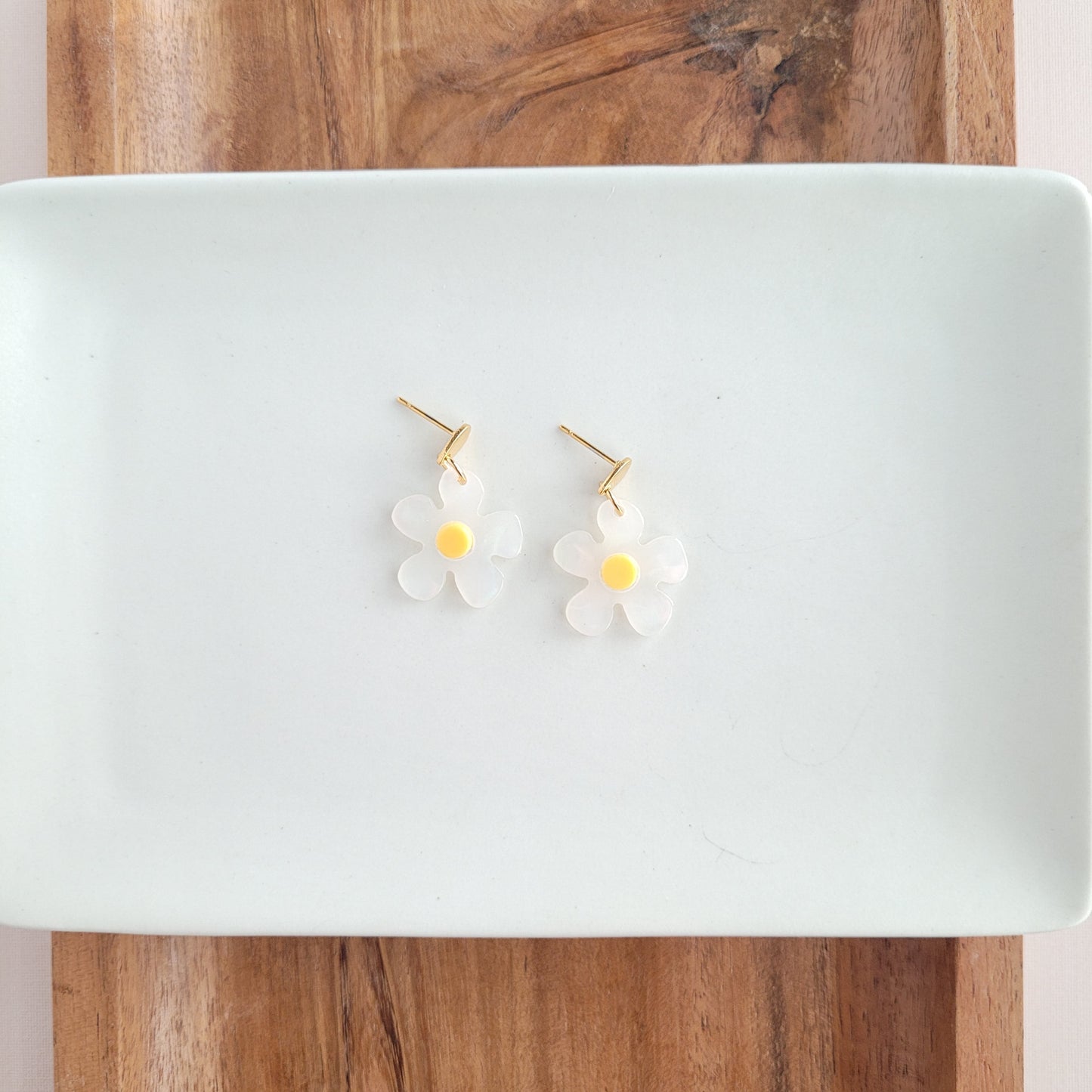 Dainty Daisy Earrings