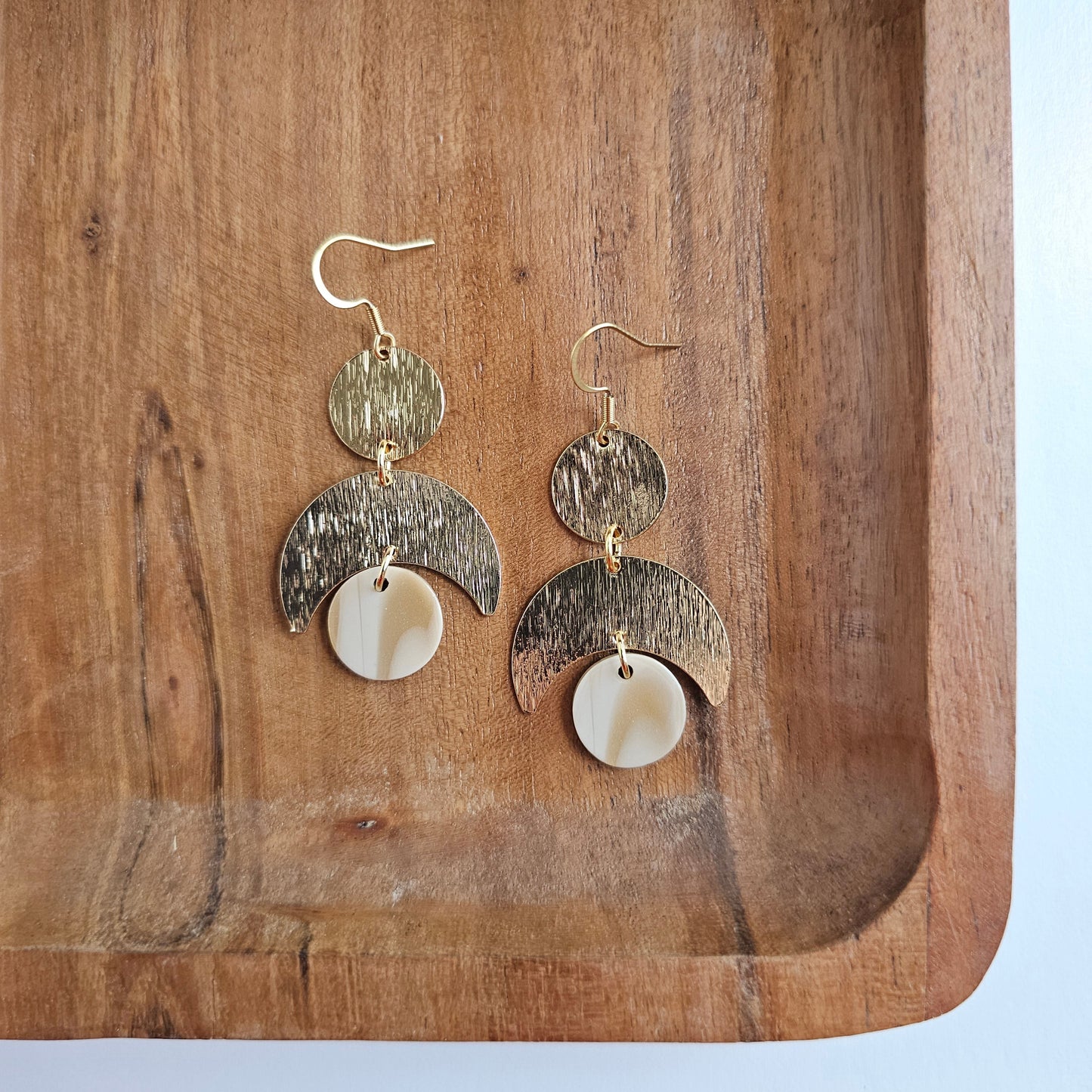 Eclipse Earrings - Golden Ivory