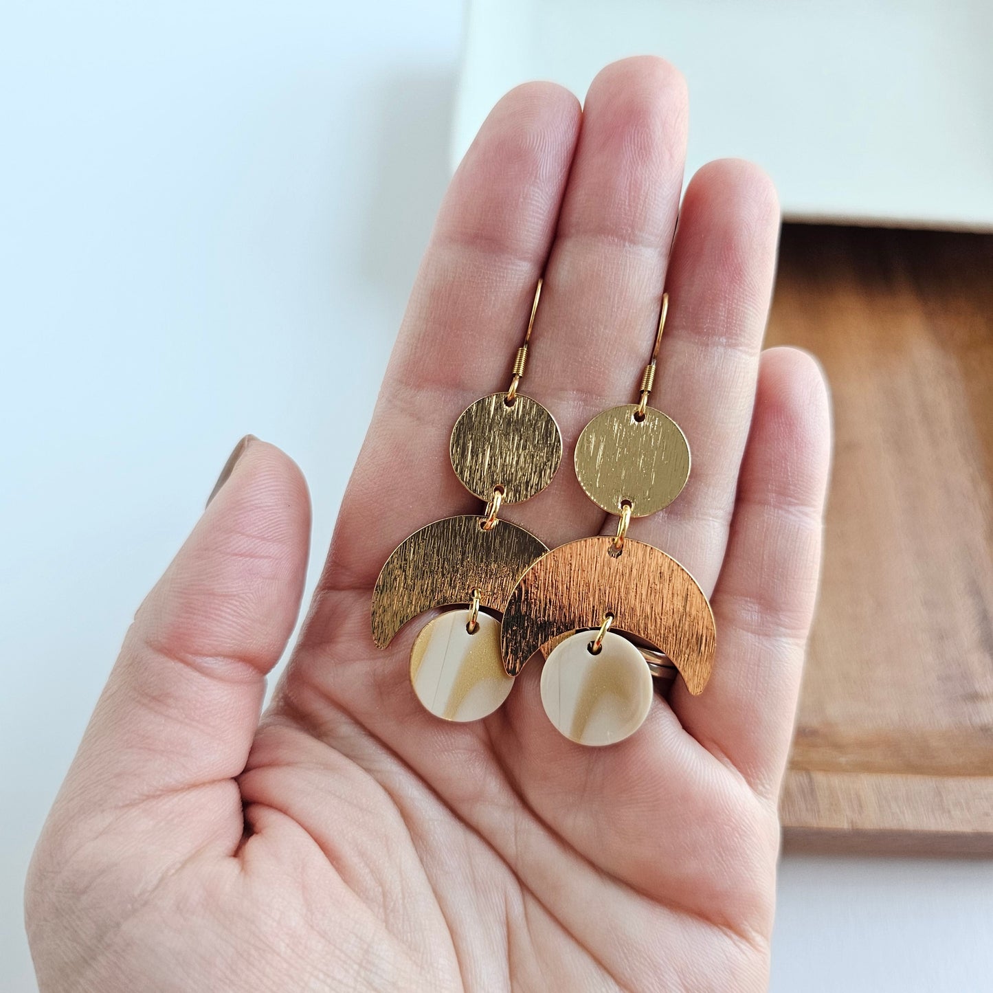 Eclipse Earrings - Golden Ivory