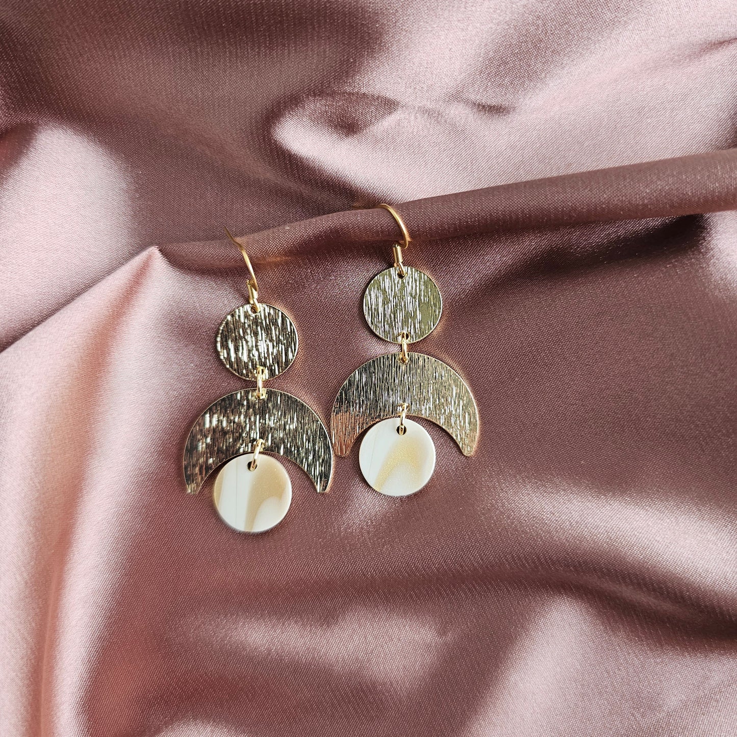 Eclipse Earrings - Golden Ivory